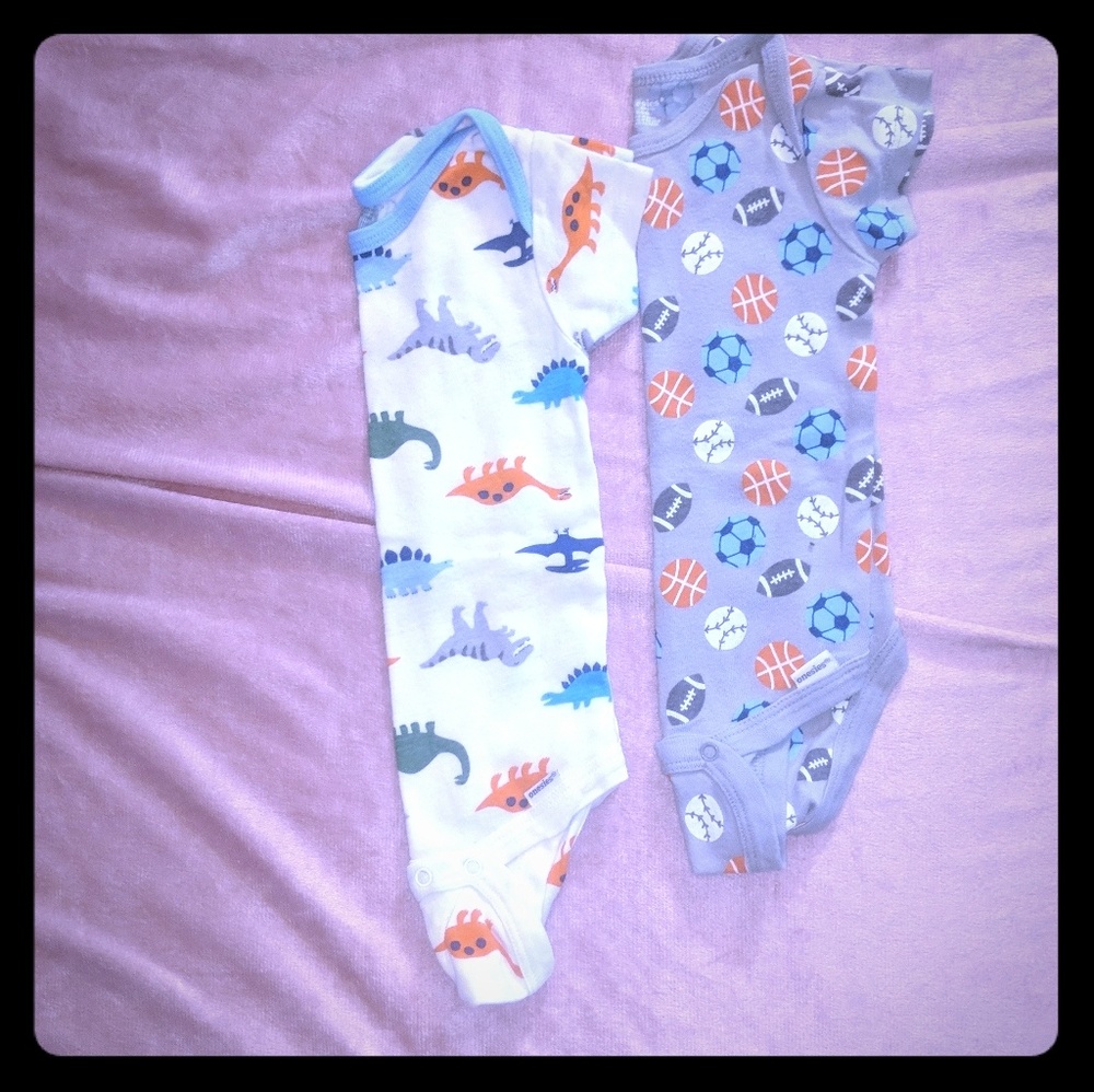 (2) gerber boys 6-9 month onesies